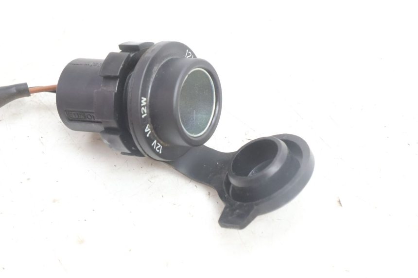 photo de PRESA ACCENDISIGARI YAMAHA N-MAX NMAX 125 (2021 - 2024) - Dettaglio del componente
