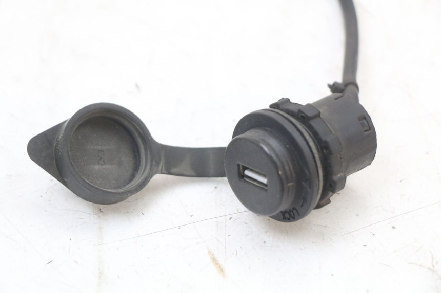 photo de PRESA ACCENDISIGARI PEUGEOT BELVILLE 125 (2017 - 2021) - Dettaglio del componente