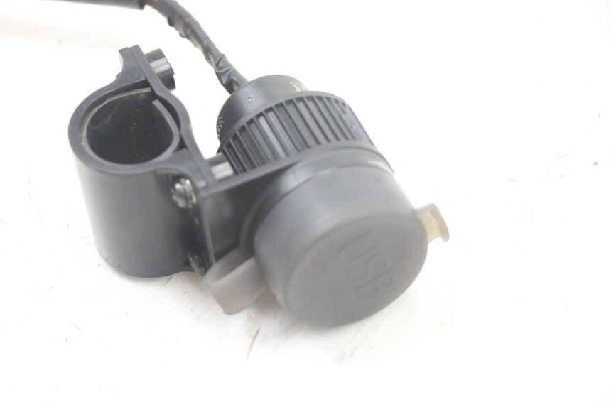 photo de PRESA ACCENDISIGARI ROYAL ENFIELD HYMALAYAN 410 (2016 - 2023) - Dettaglio del componente