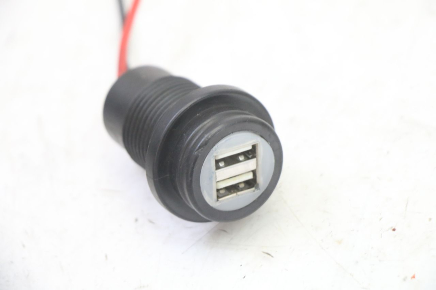 photo de PRESA ACCENDISIGARI HONDA ST PAN EUROPEAN 1300 (2002 - 2013) - Zoom sullo stato d'uso