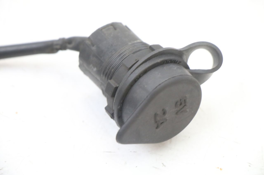 photo de PRESA ACCENDISIGARI SYM FIDDLE 3 III 125 (2014 - 2020) - Altra angolazione