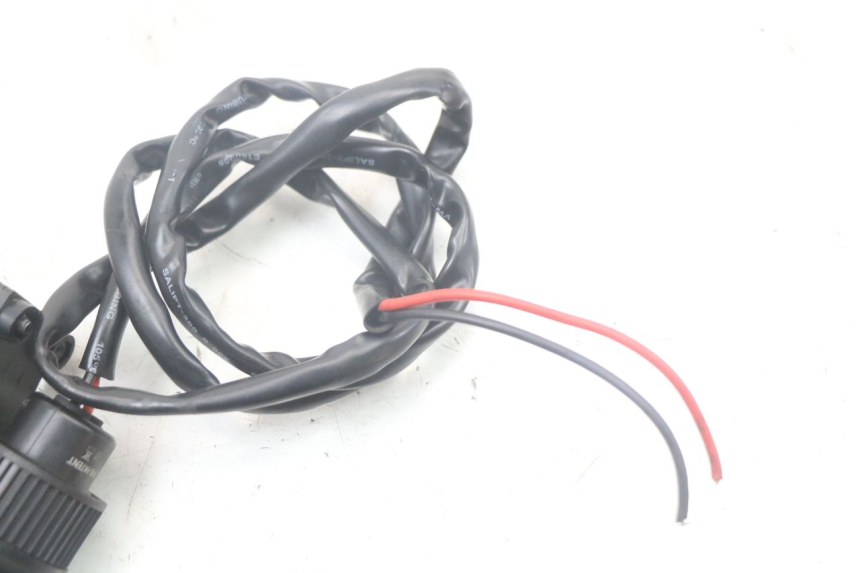 photo de PRESA ACCENDISIGARI KAWASAKI VERSYS ABS 650 (2015 - 2018) - Stato della superficie e materiale