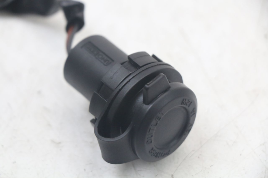 photo de PRESA ACCENDISIGARI YAMAHA XMAX X-MAX ABS 125 (2017 - 2020) - Primo piano tecnico