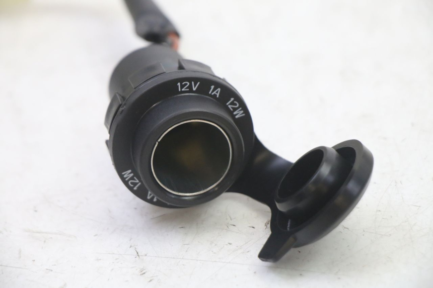 photo de PRESA ACCENDISIGARI YAMAHA XMAX X-MAX 125 (2021 - 2025) - Zoom sullo stato d'uso