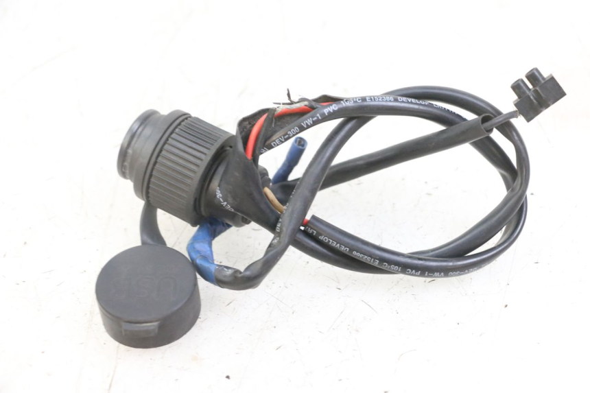 photo de PRESA ACCENDISIGARI PIAGGIO XEVO - X EVO 125 (2007 - 2017) - Vista d'insieme del prodotto