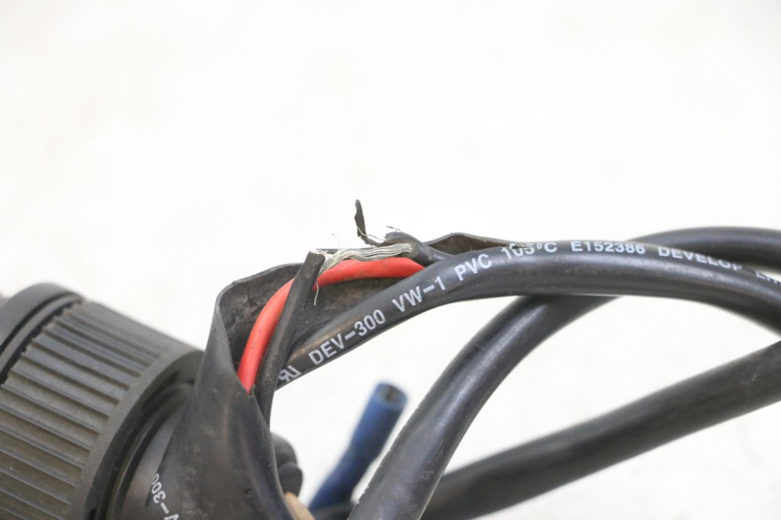 photo de PRESA ACCENDISIGARI PIAGGIO XEVO - X EVO 125 (2007 - 2017) - Dettagli dei punti di fissaggio