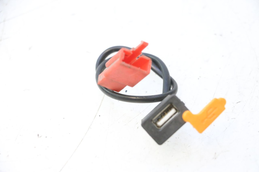 photo de PRESA USB WAYSCRAL E-START 1 (2018 - 2022) - Vista principale