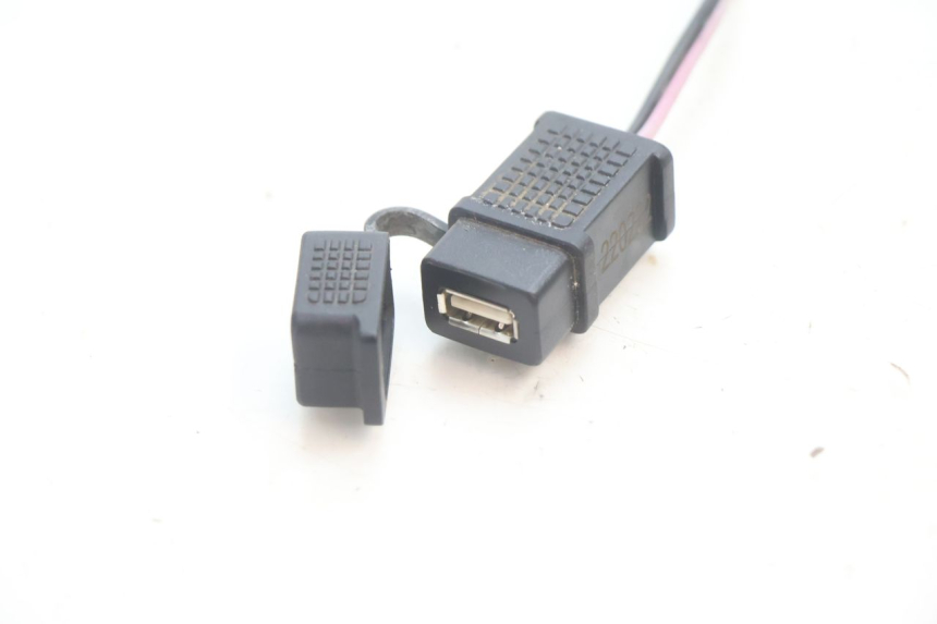 photo de PRESA USB PIAGGIO MP3 HPE 530 (2022 - 2026) - Dettaglio del componente