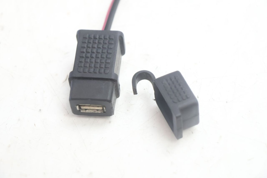 photo de PRESA USB PIAGGIO MP3 500 (2016 - 2018) - Vista d'insieme del prodotto