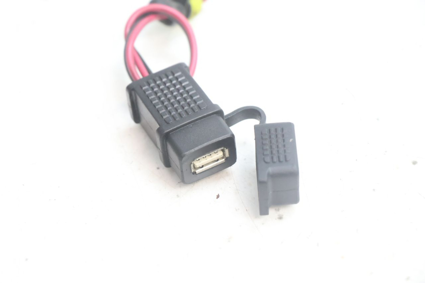 photo de PRESA USB PIAGGIO NEW TYPHOON 50 (2018 - 2021) - Dettaglio del componente