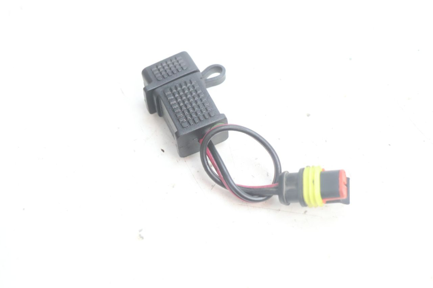 photo de PRESA USB PIAGGIO NEW TYPHOON 50 (2018 - 2021) - Zoom sullo stato d'uso