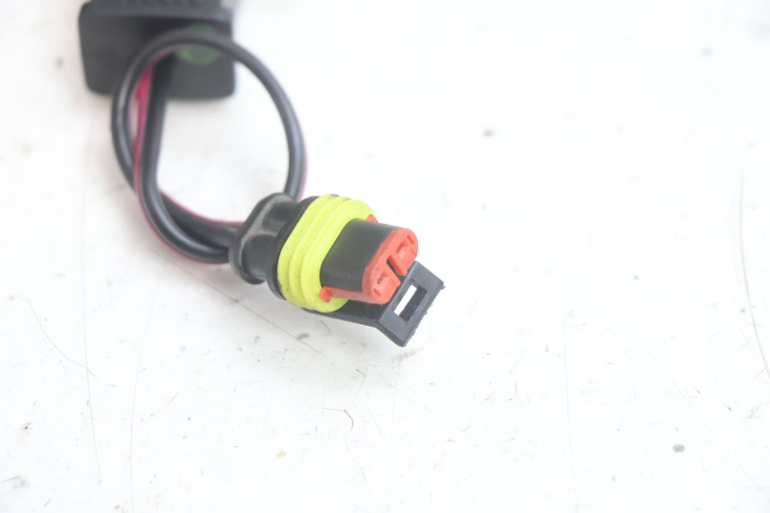 photo de PRESA USB PIAGGIO NEW TYPHOON 50 (2018 - 2021) - Altra angolazione