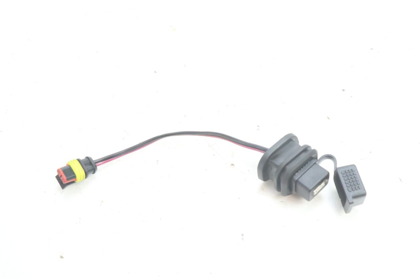 photo de PRESA USB PIAGGIO NEW TYPHOON 50 (2018 - 2021) - Vista principale