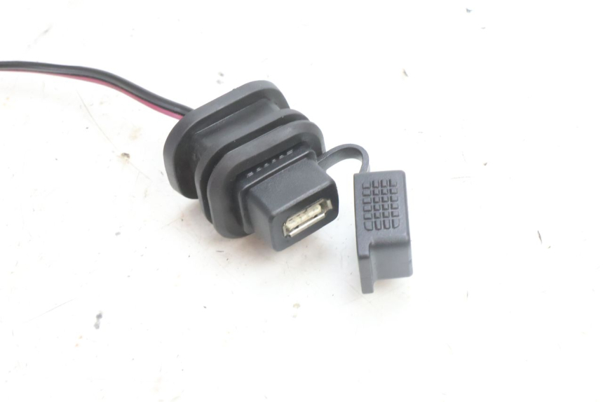 photo de PRESA USB PIAGGIO NEW TYPHOON 50 (2018 - 2021) - Dettaglio del componente