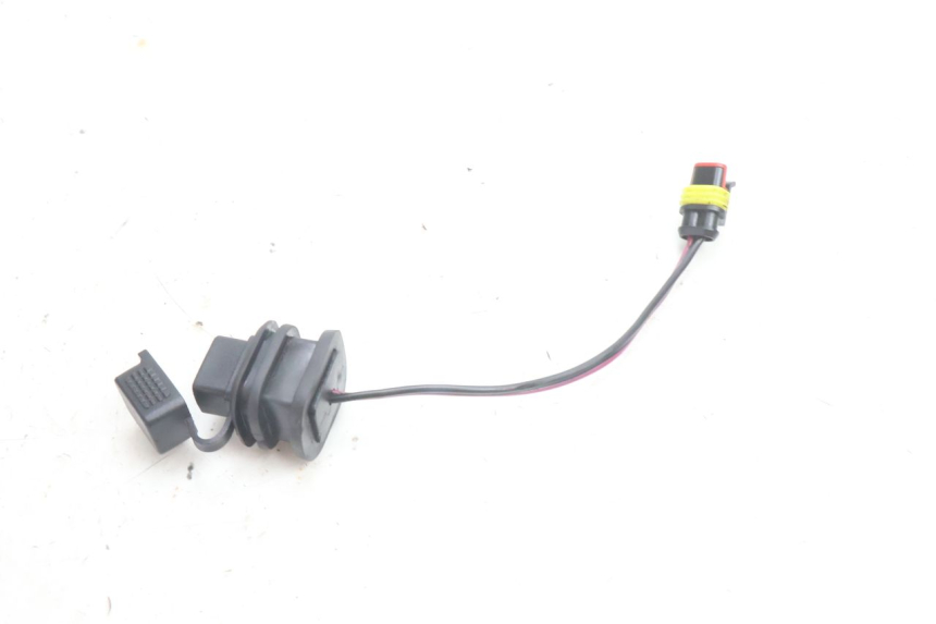 photo de PRESA USB PIAGGIO NEW TYPHOON 50 (2018 - 2021) - Zoom sullo stato d'uso