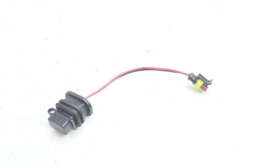photo de PRESA USB PIAGGIO NEW TYPHOON 50 (2018 - 2021) - Altra angolazione