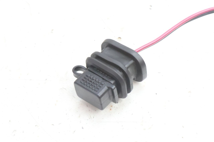 photo de PRESA USB PIAGGIO NEW TYPHOON 50 (2018 - 2021) - Primo piano tecnico