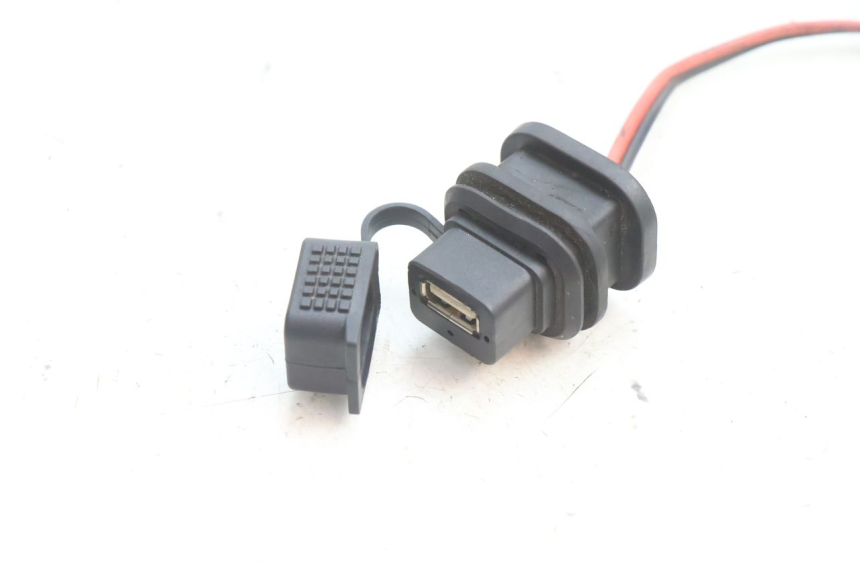 photo de PRESA USB PIAGGIO VESPA PRIMAVERA 2T 50 (2013 - 2018) - Dettaglio del componente