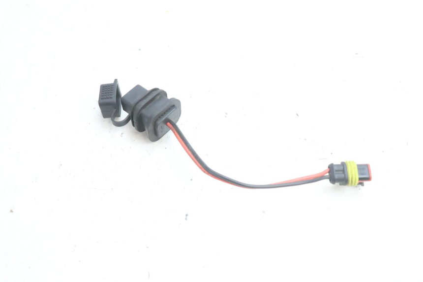 photo de PRESA USB PIAGGIO VESPA PRIMAVERA 2T 50 (2013 - 2018) - Zoom sullo stato d'uso
