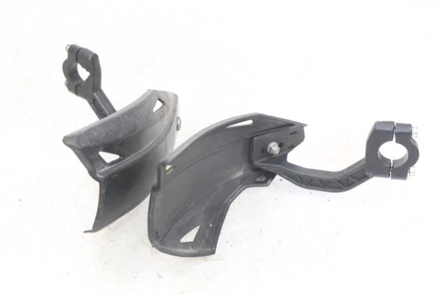 photo de PROTEZIONE MANI SHERCO SM-R 50 (2018 - 2021) - Dettagli dei punti di fissaggio