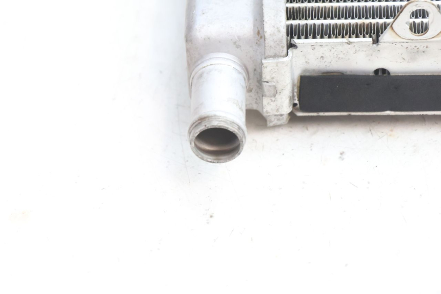 photo de RADIATORE APRILIA ATLANTIC S 125 (2010 - 2013) - Dettagli dei punti di fissaggio
