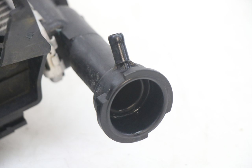 photo de RADIATORE BMW S RR ABS S1000RR 1000 (2015 - 2018) - Dettagli dei punti di fissaggio