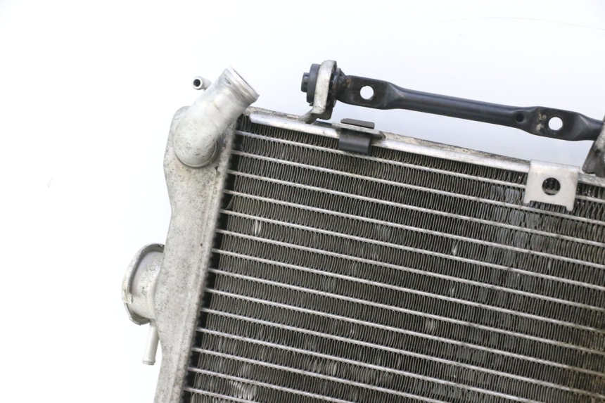 photo de RADIATORE SUZUKI BURGMAN EXECUTIVE ABS 650 (2006 - 2012) - Stato della superficie e materiale