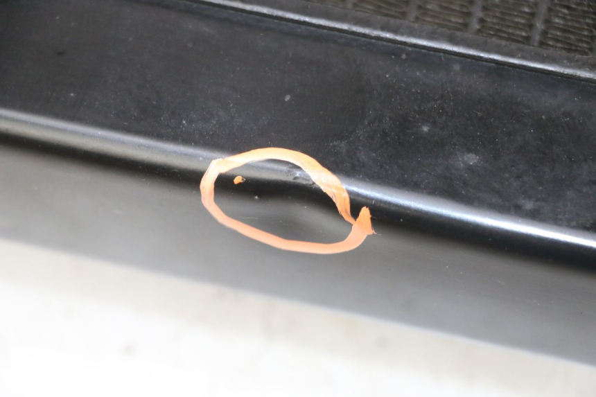 photo de RADIATORE HONDA CBF 500 (2004 - 2007) - Dettagli dei punti di fissaggio