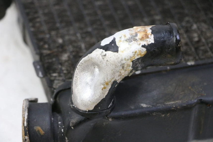 photo de RADIATORE HONDA CBR RR FIREBLADE 900 (1992 - 1994) - Caratteristiche distintive