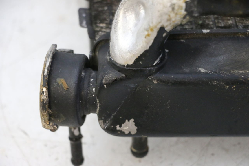 photo de RADIATORE HONDA CBR RR FIREBLADE 900 (1992 - 1994) - Zoom sui componenti