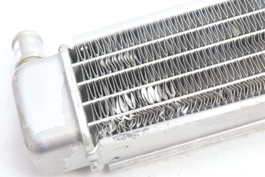 photo de RADIATORE DESTRO PEUGEOT LUDIX BLASTER 50 (2006 - 2014) - Dettagli dei punti di fissaggio