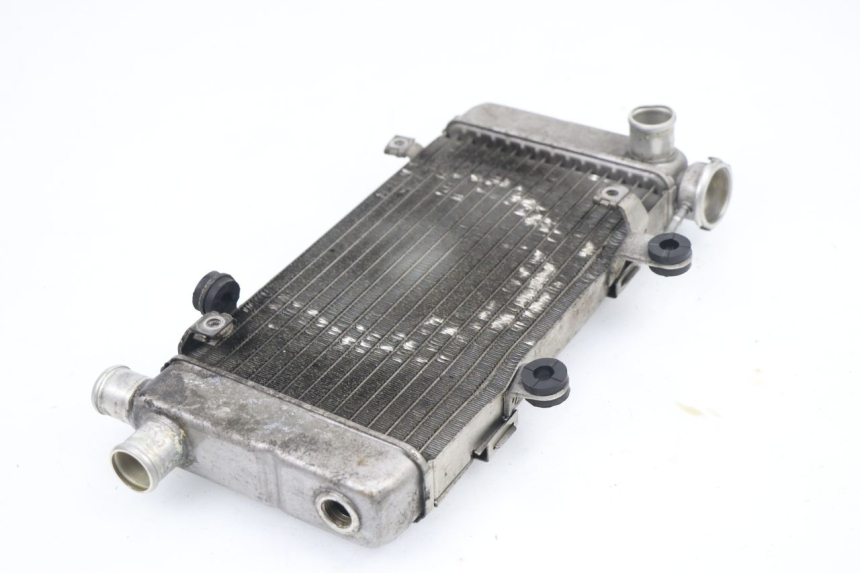 photo de RADIATORE DESTRO HONDA VTR F FIRESTORM 1000 (1997 - 2001) - Primo piano tecnico