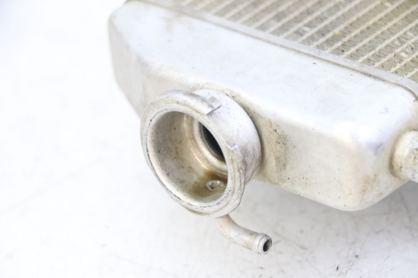 photo de RADIATORE DESTRO YAMAHA YZ-F YZF 250 (2007 - 2013) - Stato della superficie e materiale