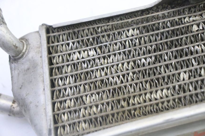 photo de RADIATORE DESTRO YAMAHA YZ 125 (1998 - 2005) - Dettagli dei punti di fissaggio