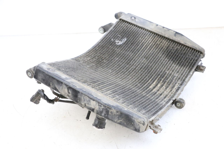 photo de RADIATORE YAMAHA FJR ABS 1300 (2006 - 2012) - Dettagli dei punti di fissaggio