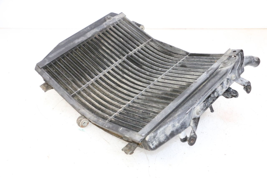 photo de RADIATORE YAMAHA FJR ABS 1300 (2006 - 2012) - Dettagli dei punti di fissaggio