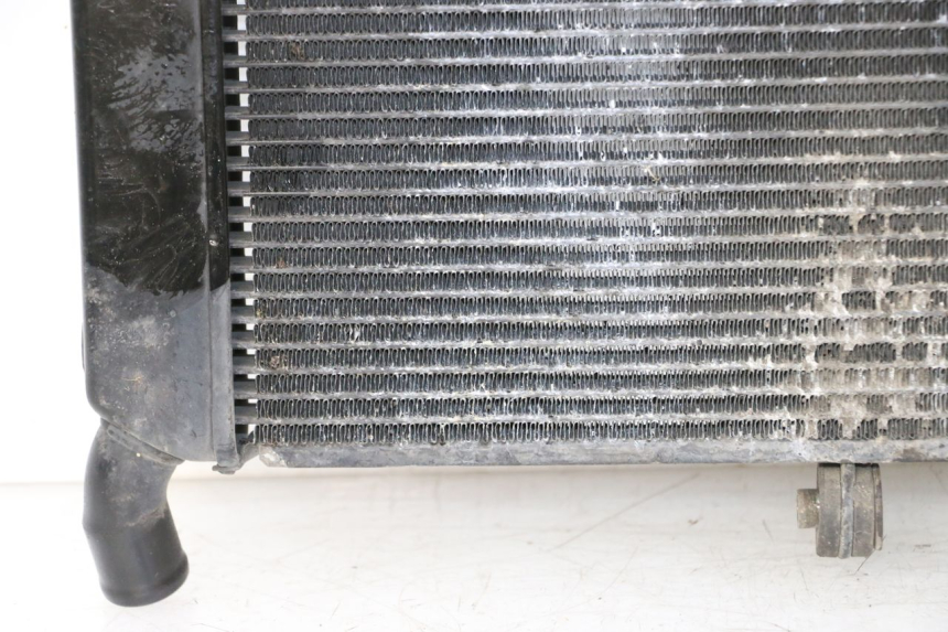 photo de RADIATORE YAMAHA FZ6 FAZER S2 600 (2007 - 2011) - Primo piano ad alta risoluzione