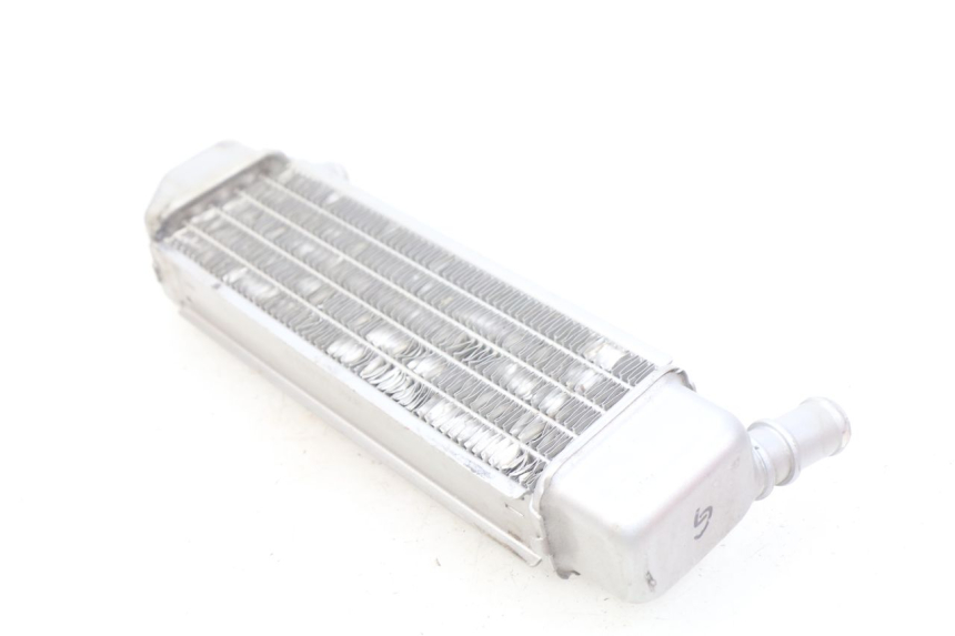 photo de RADIATORE SINISTRA PEUGEOT LUDIX BLASTER 50 (2006 - 2014) - Dettagli dei punti di fissaggio