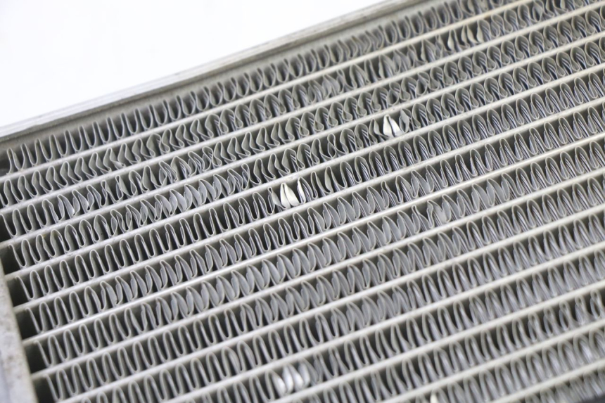 photo de RADIATORE SINISTRA YAMAHA YZF YZ-F 450 (2014 - 2016) - Zoom sullo stato d'uso