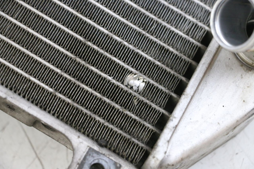 photo de RADIATORE SUZUKI GSXR GSX-R 1000 (2003 - 2004) - Dettagli dei punti di fissaggio