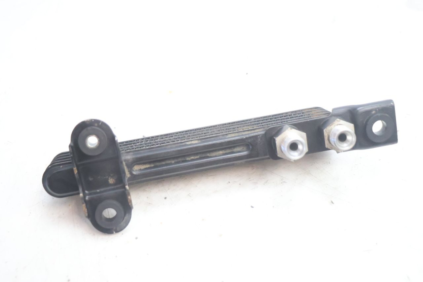 photo de RADIATORE OLIO SUZUKI DR S 600 (1985 - 1989) - Primo piano tecnico