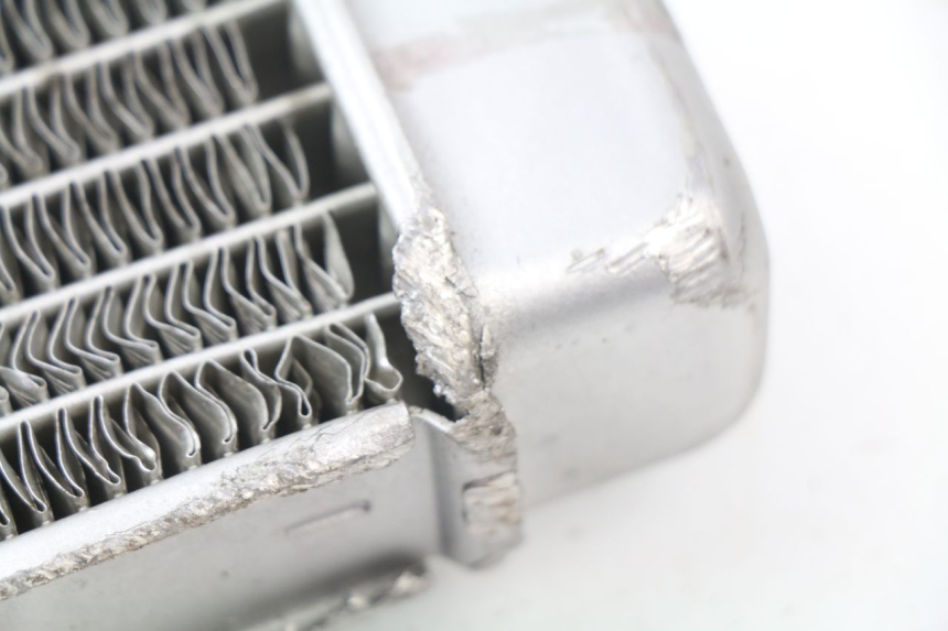 photo de RADIATORE PEUGEOT LUDIX BLASTER 50 (2006 - 2014) - Dettaglio del componente