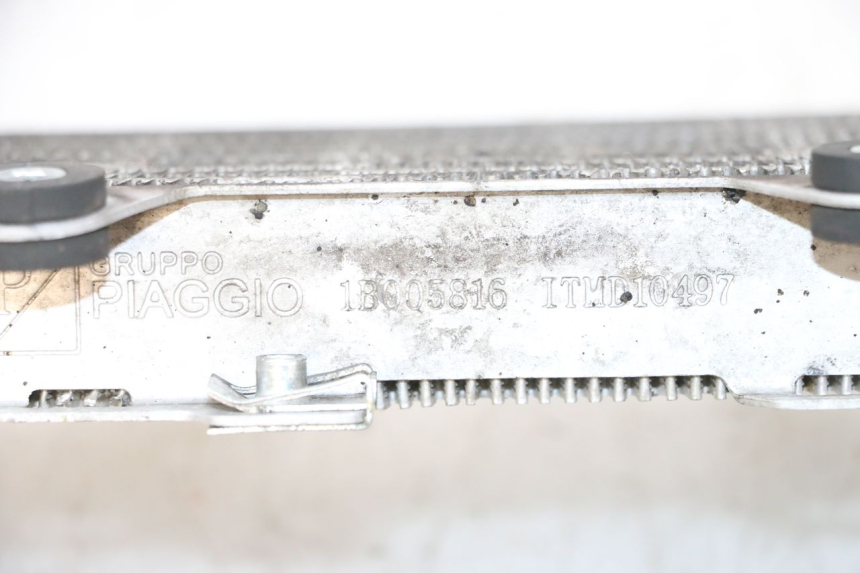 photo de RADIATORE PIAGGIO MP3 HPE 300 (2019 - 2026) - Stato della superficie e materiale