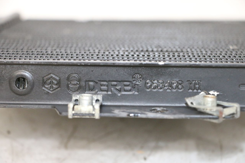 photo de RADIATORE PIAGGIO MP3 RL 250 (2006 - 2010) - Zoom sullo stato d'uso