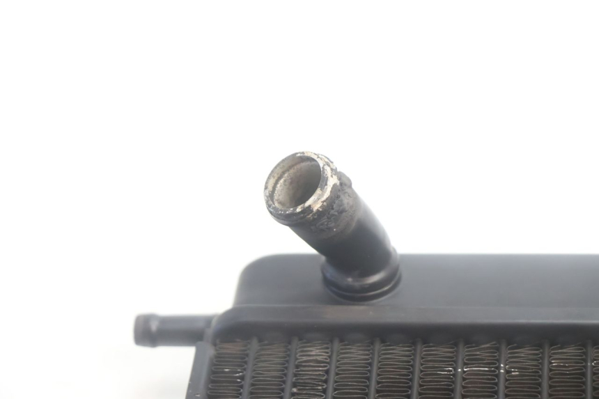 photo de RADIATORE PIAGGIO MP3 500 (2016 - 2018) - Dettagli dei punti di fissaggio