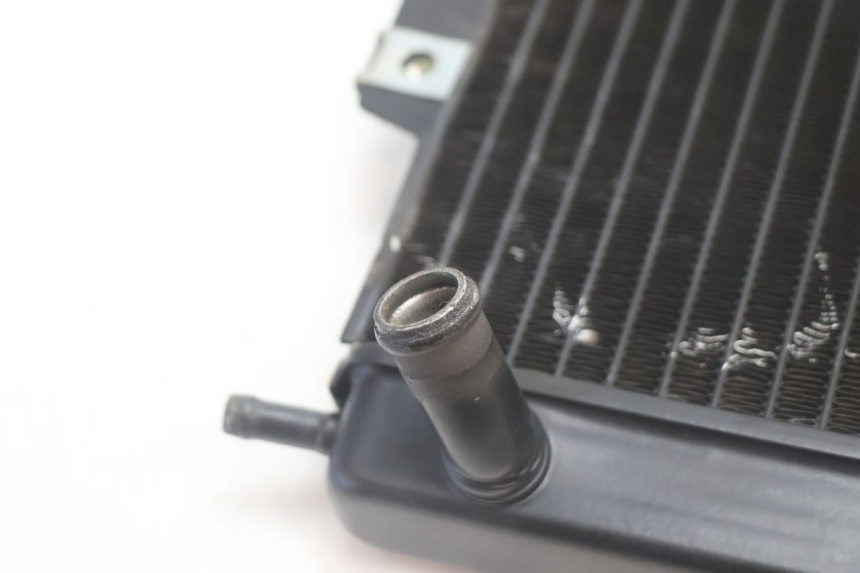 photo de RADIATORE PIAGGIO MP3 500 (2016 - 2018) - Stato della superficie e materiale