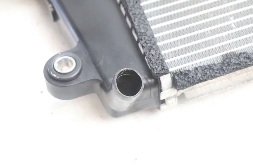 photo de RADIATORE YAMAHA N-MAX NMAX 125 (2021 - 2024) - Altra angolazione