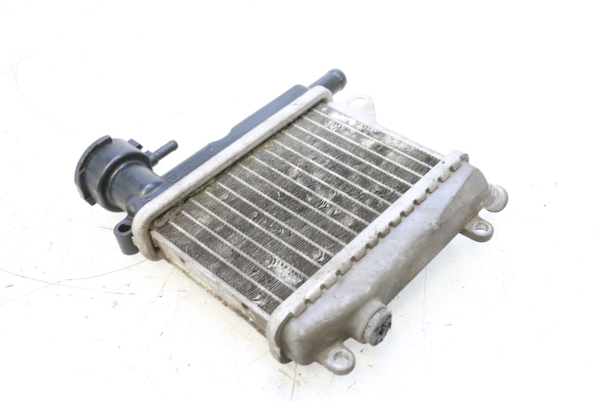 photo de RADIATORE YAMAHA NEOS NEO'S 4T 50 (2008 - 2016) - Stato della superficie e materiale