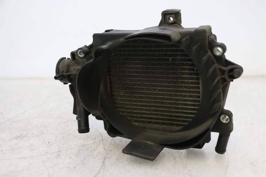 photo de RADIATORE HONDA PCX (JF57/JF64) 125 (2014 - 2018) - Dettagli dei punti di fissaggio