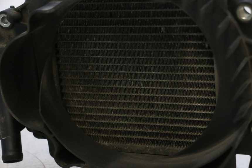 photo de RADIATORE HONDA PCX (JF57/JF64) 125 (2014 - 2018) - Stato della superficie e materiale